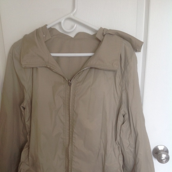 Reversible rain jacket - Picture 3 of 3